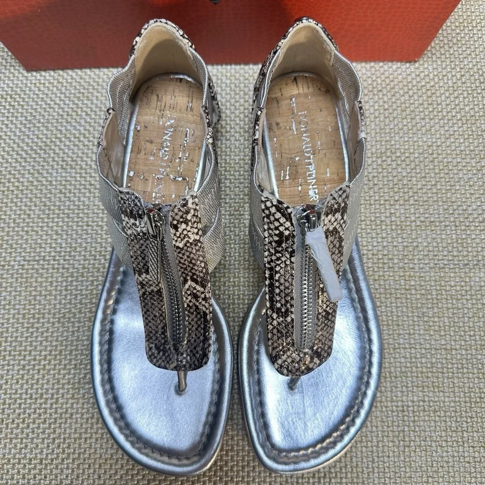 Donald J Pliner NIB Dori Embossed Leather Cork‎ Wedge Thong 6.5 Silver Snakeskin